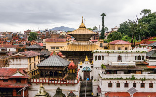 "राष्ट्रका लागि हप्ताकाे दुई घण्टा स्वयंसेवा’ नाराका साथ पशुपति क्षेत्रमा सफाइ