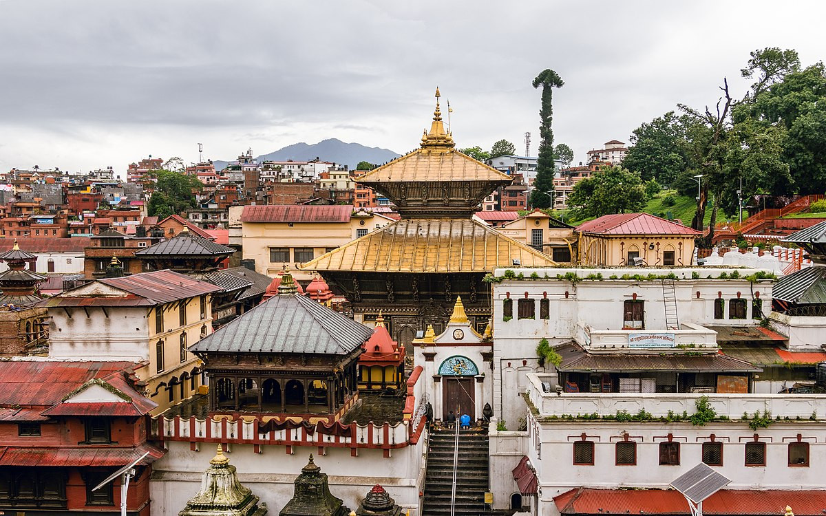 "राष्ट्रका लागि हप्ताकाे दुई घण्टा स्वयंसेवा’ नाराका साथ पशुपति क्षेत्रमा सफाइ