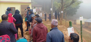 पालुम्टारस्थित भृकुटी विद्यालयको मतदान केन्द्रमा यस्तो छ चुनावी माहोल