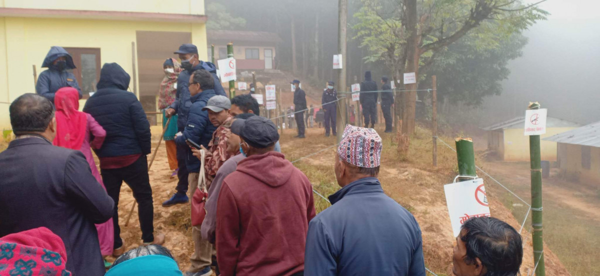 पालुम्टारस्थित भृकुटी विद्यालयको मतदान केन्द्रमा यस्तो छ चुनावी माहोल