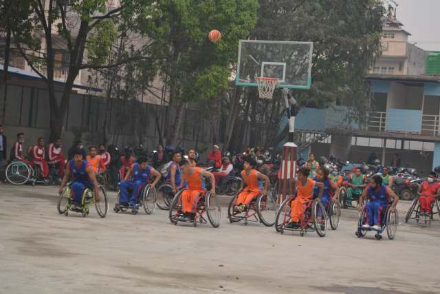 ह्वीलचियर प्रयोगकर्ताबीच मैत्रीपूर्ण बास्केटबल प्रतियोगिता