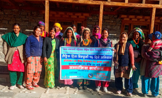 नाम्खाका १६ विद्यालयलाई शैक्षिक र खेलकुद सामग्री प्रदान