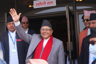सभामुख  घिमिरेले आज पद तथा गोपनीयताको शपथ लिँदै