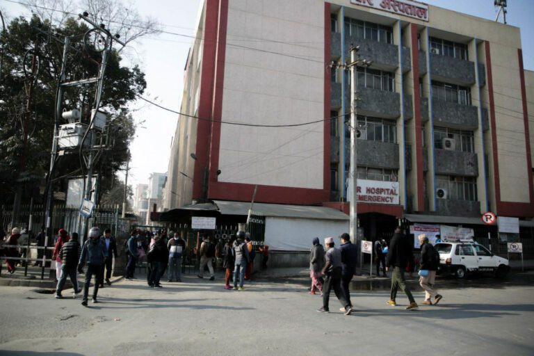 ओपडीमा आएका बिरामीलाई इमर्जेन्सीको टिकट दिएर उपचार