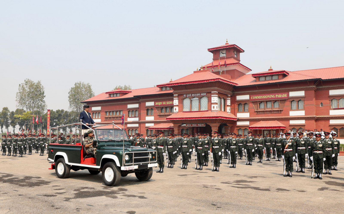 प्रधानमन्त्री प्रचण्डद्वारा सैनिक कवाज कार्यक्रम अवलोकन