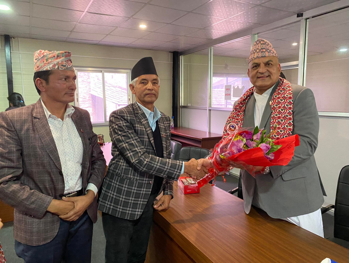 जि. स. स. महासंघ गण्डकीले मुख्य मन्त्रीलाई ज्ञापन पत्र बुझायो