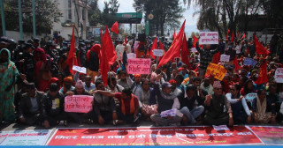 एक महिना देखी मिटर ब्याँज पीडितहरु धर्नामा