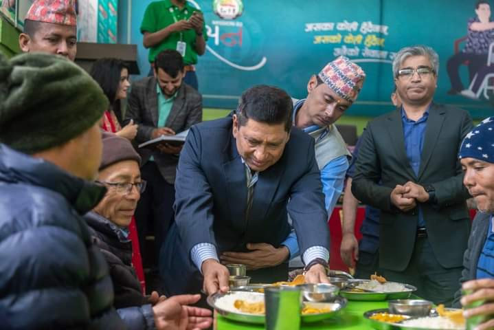 उपप्रधानमन्त्री एवम् गृहमन्त्री नारायणकाजी श्रेष्ठद्वारा मानवसेवा आश्रमप्रति सम्मान