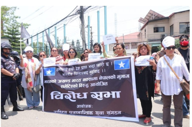 भारतीय दूतावास अगाडि राप्रपाको युवा संगठनद्वारा प्रदर्शन