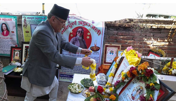 प्रधानमन्त्रीद्वारा खड्का प्रति श्रद्धाञ्जली अर्पण