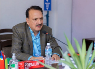 नेपालमा इमानदार मान्छेको काम छैन भनी घोषणा गरिदिए हुन्छ : अर्थमन्त्री महत