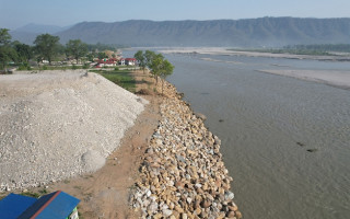 तटबन्धले सुरक्षित चितवन र नवलपुर भएर बग्ने  नारायणी नदी