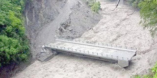 ताप्लेजुङमा बाढीले ३ घर बगायो, जोखिममा दोभान बजार