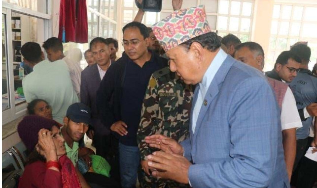 स्वास्थ्यसम्बन्धी हक कार्यान्वयनका लागि सरकारले काम गरिरहेको छ : मन्त्री बस्नेत