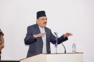 राजश्व उठाउने काममा जिम्मेवार र कर्तव्यनिष्ठ भएर लाग्न अर्थमन्त्री डा. महतकाे निर्देशन