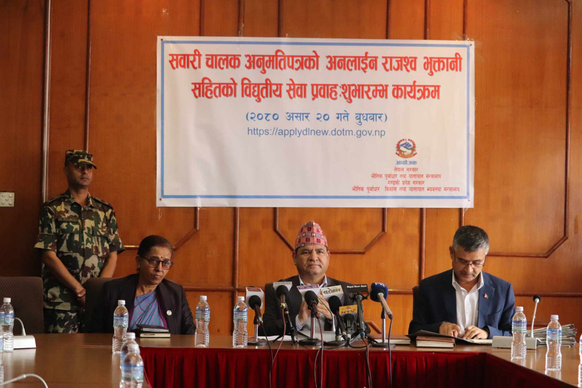 यातायात ब्यवस्था कार्यालय बाहिरको भीड र बिचौलिया प्रबृत्ति अन्त्य गरेरै छाड्छौ : मन्त्री ज्वाला