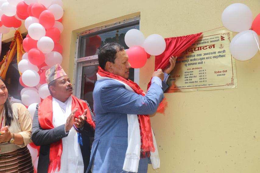 स्वास्थ्य मन्त्री बस्नेतद्वारा भोटेकोशी गाउँपालिकाको प्रशासकिय भवन उदघाटन