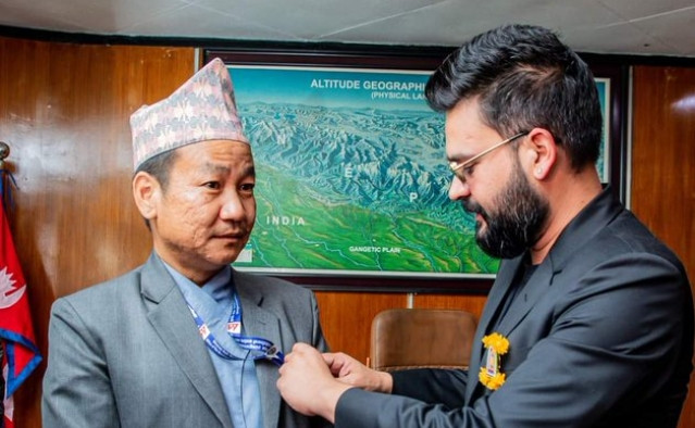 काठमाडौंका मेयरलाई धरानका मेयरको ढाडस, साम्पाहाङ भन्छन्-नडराउनुहोस्