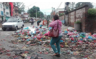स्थानीयको अवरोध कायमै, फोहर व्यवस्थापनमा समस्या