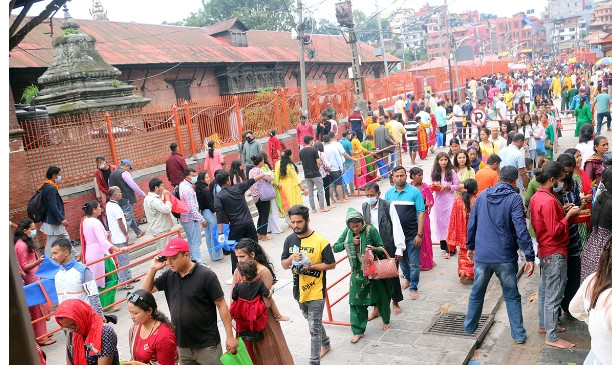 साउनको दोस्रो सोमबार : पशुपतिनाथ लगायत देशभरका शिवालयमा भक्तजनको भीड