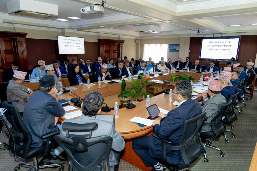 कार्तिकभित्र ठेक्का लगाइसक्न मन्त्रालयका सचिवहरुलाई अर्थमन्त्री डा. महतको निर्देशन