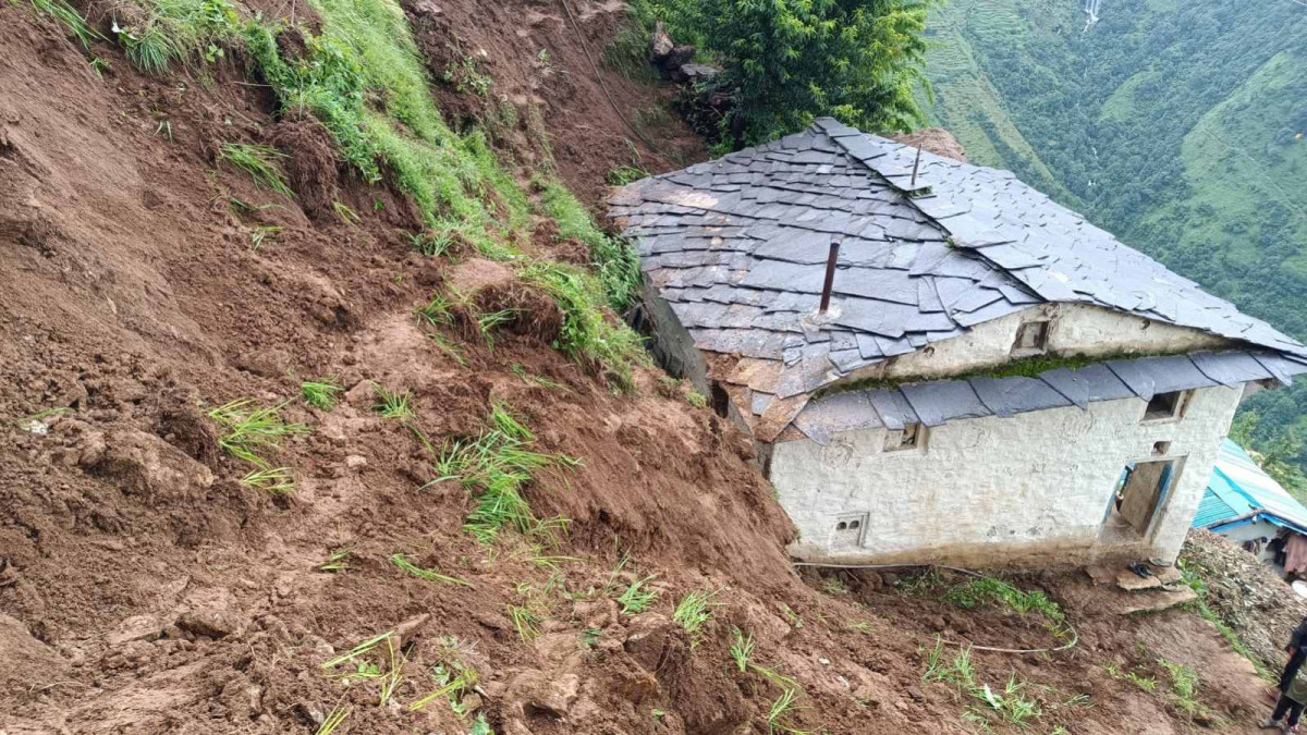 बाढी पहिरोबाट १३ परिवार बिस्थापित