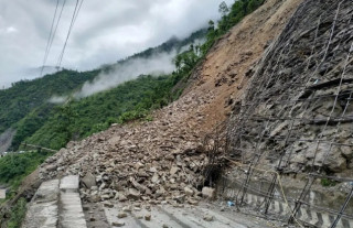 पहिरोले भालुवाङ-प्युठान-रोल्पा सडक पुनः अवरुद्ध