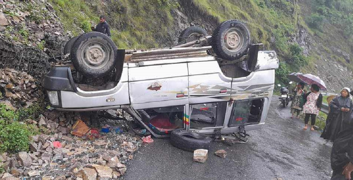 काठमाडौंबाट हेटौंडातर्फ जाँदै गरेको सुमो बीच बाटोमा दुर्घटना