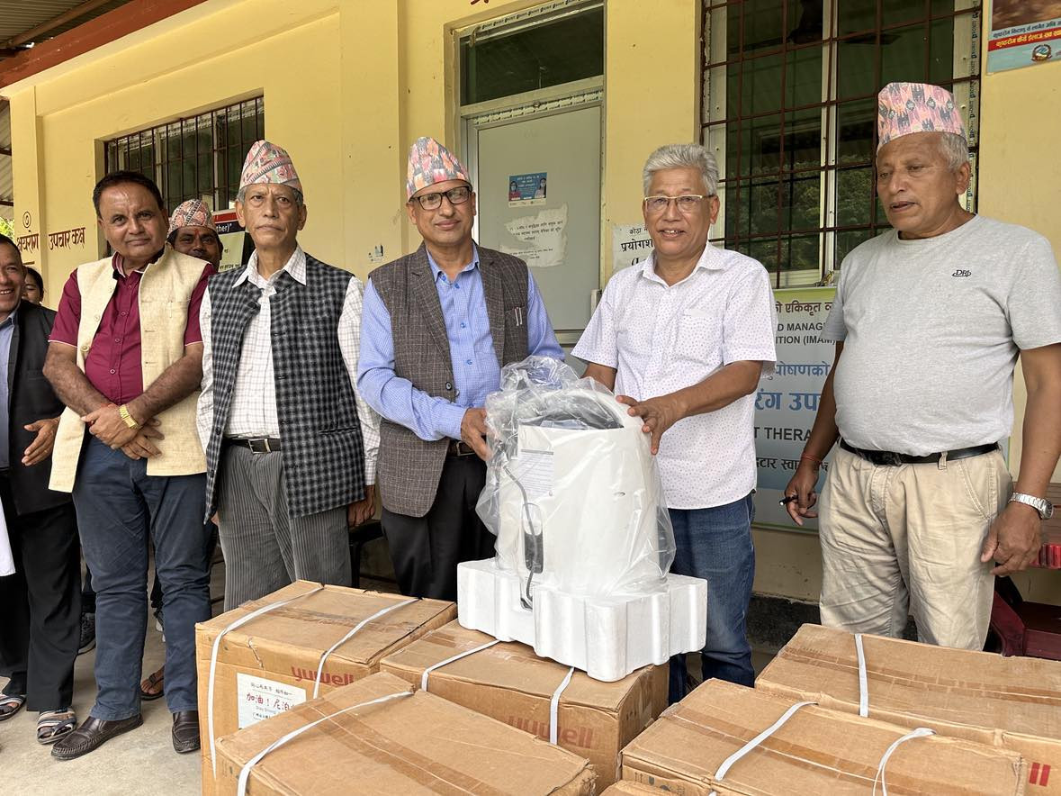 समाजसेवी डा. केसीको पहलमा दुप्चेस्वरका सबै वडामा स्वास्थ्य सामाग्री वितरण