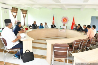 एमाले सचिवालय बैठक : सुवास नेम्वाङको कुर्सीमा फूलमाला