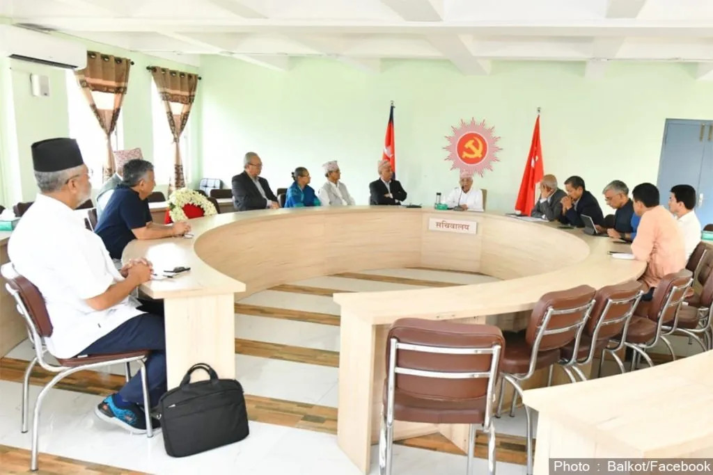 एमाले सचिवालय बैठक : सुवास नेम्वाङको कुर्सीमा फूलमाला