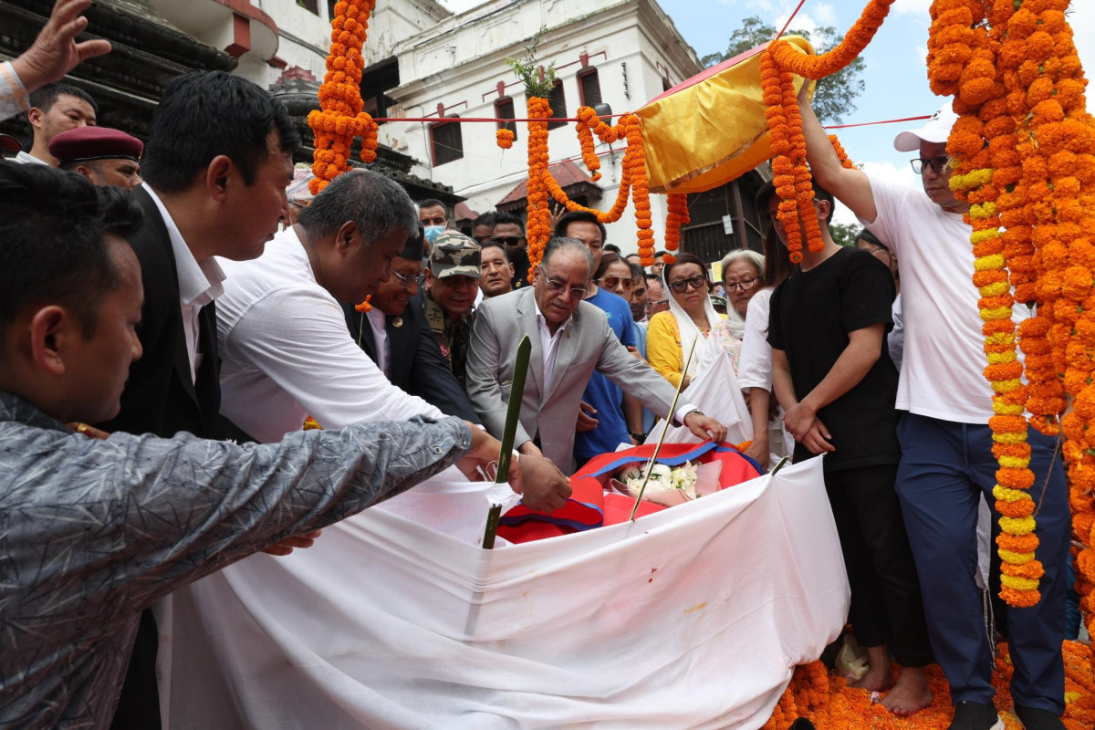 प्रधानमन्त्रीसहित शीर्ष नेताले दिए नेम्वाङको पार्थिव शरीरमा अन्तिम श्रद्धाञ्जलि