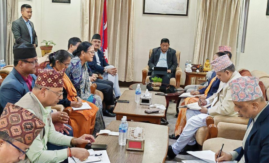 सरकार र शिक्षक महासंघबीच आज बिहान वार्ता हुँदै