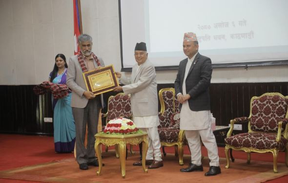 राससका कार्यकारी अध्यक्ष झा राष्ट्रपतिबाट सम्मानित