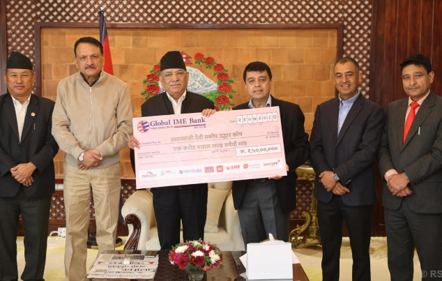 भूकम्प प्रभावितका लागि आइएमई ग्रुपद्वारा प्रधानमन्त्रीलाई  डेढ करोड हस्तान्तरण