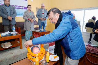 देशको आर्थिक अवस्थाले पत्रकारिता समस्यामा परेको होइनः अर्थमन्त्री डा. महत