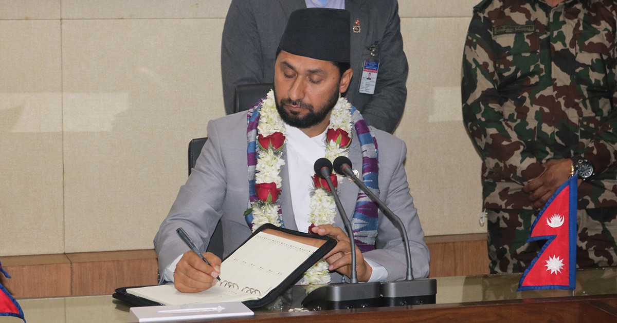 दबाब र प्रभावबिना काम गर्न गृहमन्त्री लामिछानेको निर्देशन