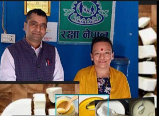 समाजसेवी घिमिरे द्वारा रक्षा नेपालका किशोरीहरुको लागि दुध जन्य पदार्थ  प्रदान
