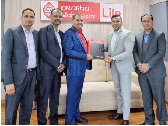 प्रभु महालक्ष्मी लाइफको ब्राण्ड एम्बेसडर मनोज गजुरेल