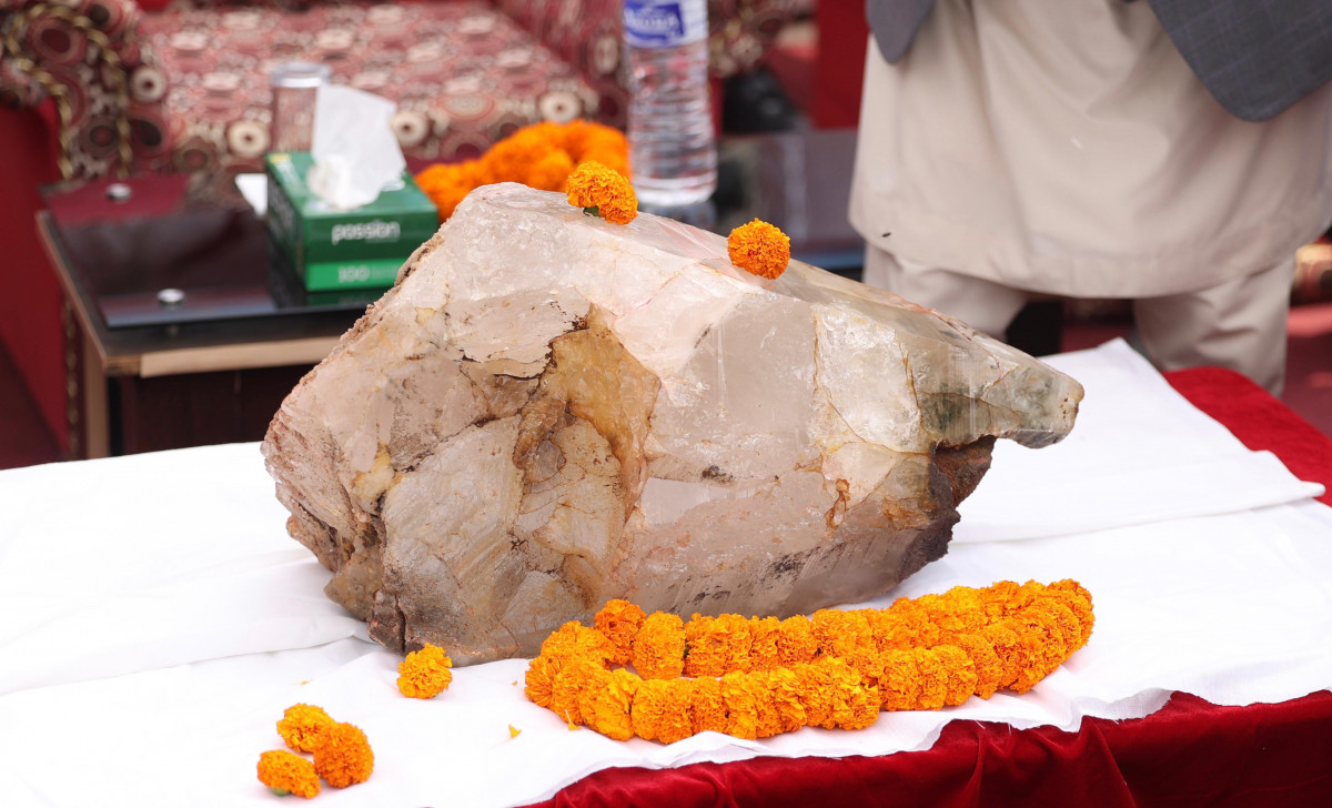 प्रधानमन्त्रीद्वारा पुरातत्विक महत्त्वको बहुमूल्य धातु क्वार्ज क्रिस्टल गोर्खा दरबारमा प्रतिस्थापन