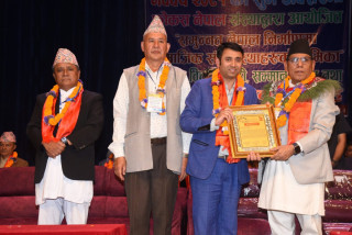 सोफा हब काठमाडौंका प्रवन्ध निर्देशक धरेल सम्मानित