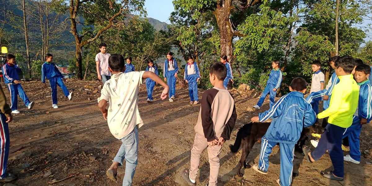गाउँपालिकाको सहकार्यमा लिसंंखुपाखरमा विद्यार्थीलाई १५ दिने व्यक्तित्व विकास र अभिनय तालिम