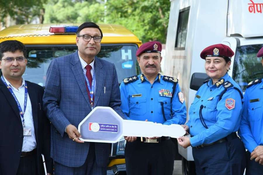 राष्ट्रिय बाणिज्य बैंकद्वारा प्रहरी अस्पताललाई एम्बुलेन्स र शव वाहन प्रदान