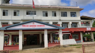चितवनमा सेवाग्राहीको चाप बढेपछि राष्ट्रिय परिचयपत्रको विवरण सङ्कलन बिहानैदेखि