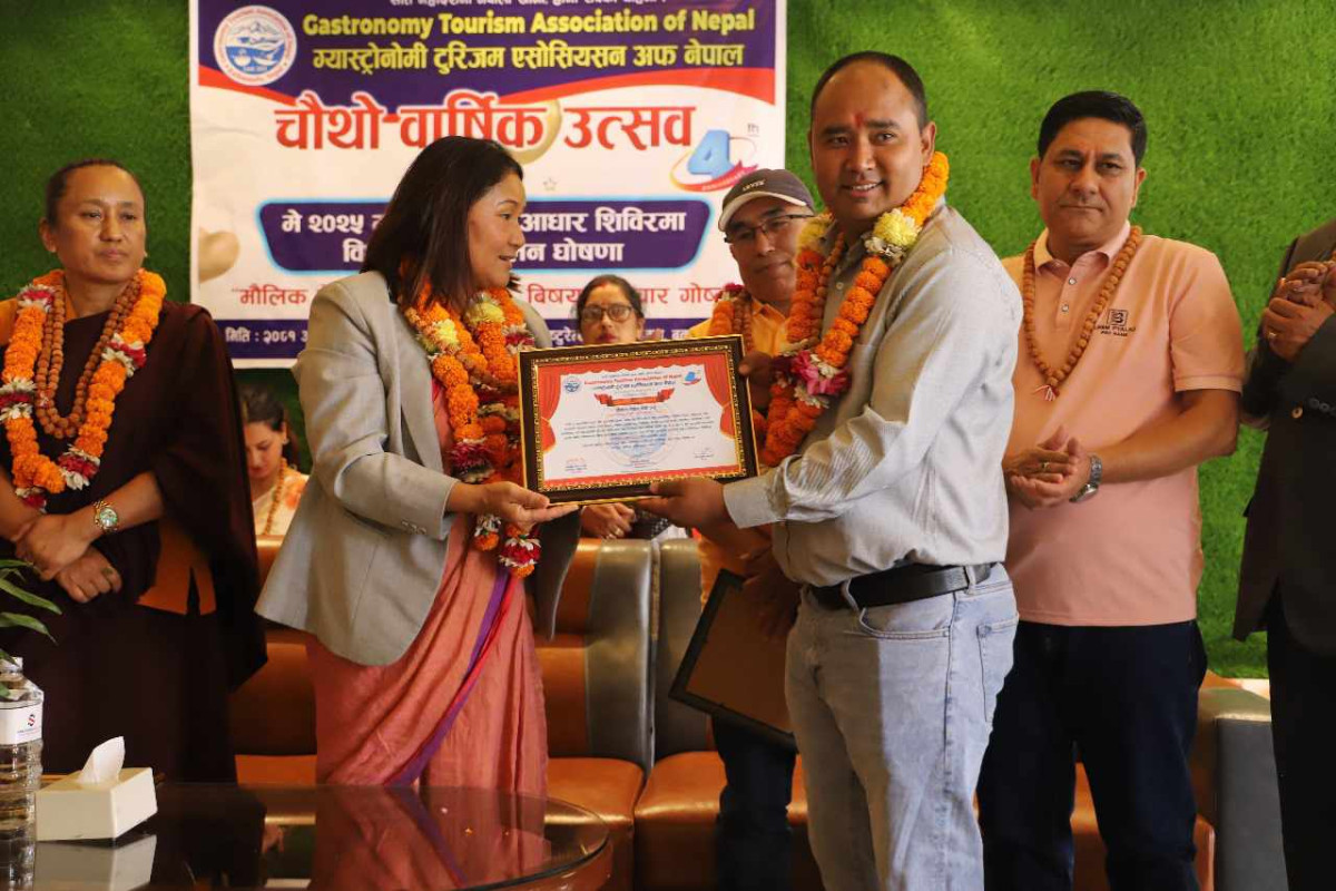 पिकोलो रेस्टुरेन्ट एण्ड इभेन्ट्सका प्रवन्ध निर्देशक तथा सफल व्यवसायी श्याम श्रेष्ठ सम्मानित