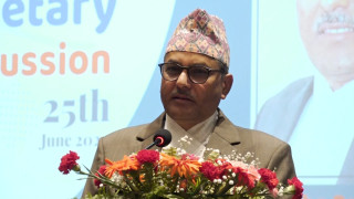 मौद्रिक नीतिको सीमाभन्दा बाहिर गएर काम गर्न सकिँदैन : गभर्नर