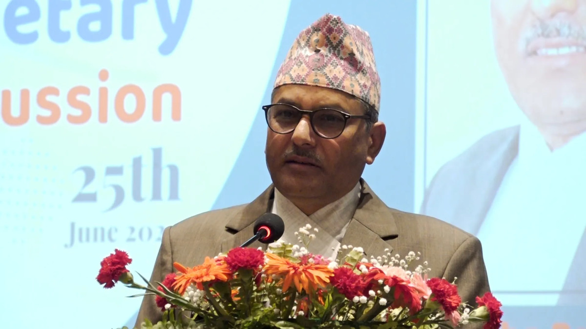 मौद्रिक नीतिको सीमाभन्दा बाहिर गएर काम गर्न सकिँदैन : गभर्नर