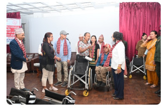 महानगरपालिका भित्र स्थायी बसोबास गर्ने अपाङ्गता भएका २५ जनालाई निःशुल्क व्हील चेयर