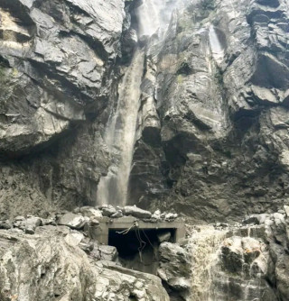 लमजुङमा बाढीले पक्की पुल नै भत्कायो
