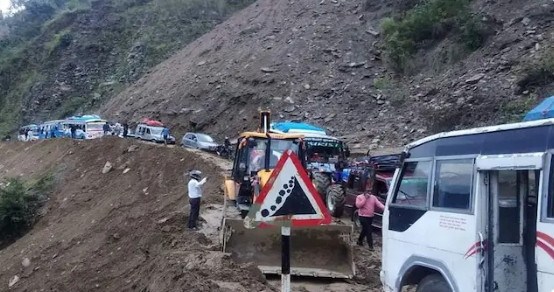 पहिरोले वीपी राजमार्ग अवरुद्ध